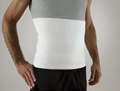 Imagen de hombre usando una Faja Super Elástica Willy gris y blanca.