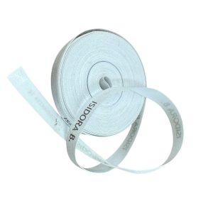 Rollo de etiquetas termoadhesivas personalizadas para ropa.